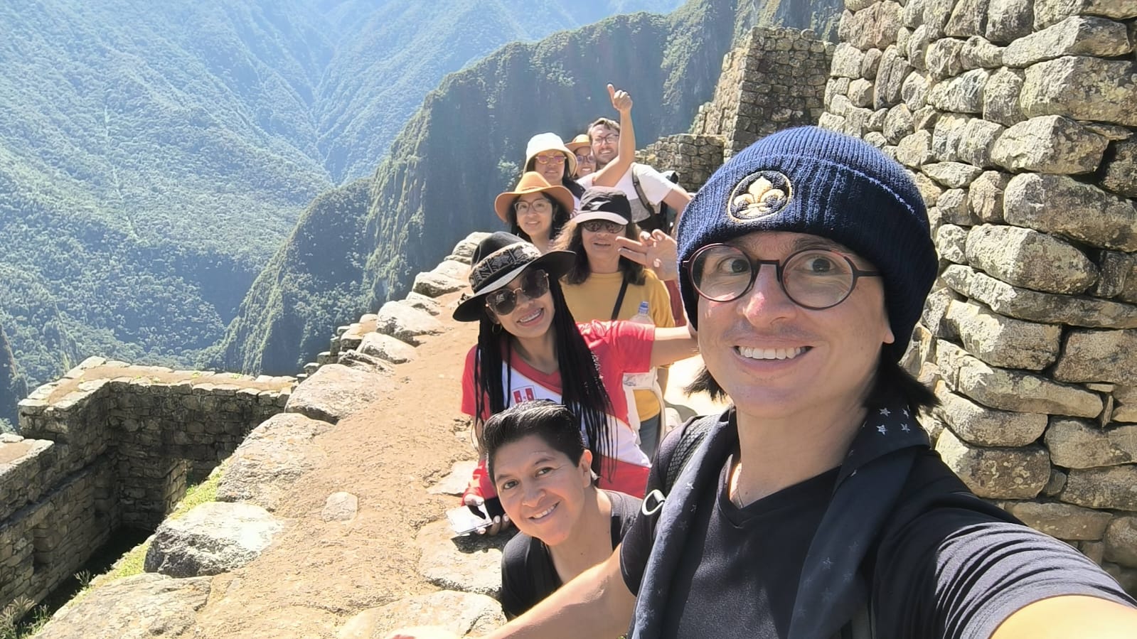 Somos amigos, nos une la pasión por viajar y por eso hemos creado para ti Viaja Fun con Rulas y Nancy.